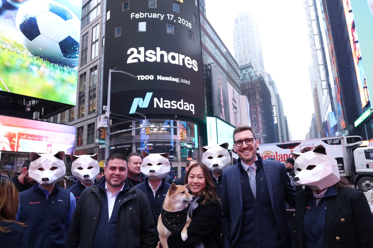 houseofdoge's tweet image. Meet Kimchi, our #ChooseMyShibe winner, and her human @peekabooxp 

They joined House of Doge at the @NasdaqExchange  this morning in NYC to represent the Dogecoin community on the big stage and help us celebrate the Dogecoin ETF launch with our partner @21shares_us.

Drop some