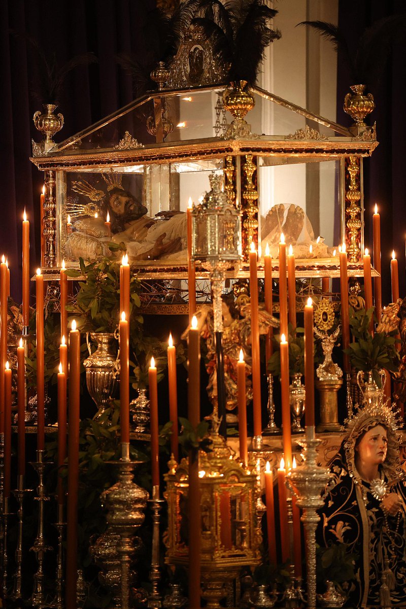 MonteCalvario's tweet photo. 🕯 CULTOS | Altar del Solemne Quinario en honor y gloria de nuestro Amantísimo Titular, el Santísimo Cristo Yacente de la Paz y la Unidad. #CofradíasMLG

"Memento, homo, quia pulvis es, et in pulverem reverteris" https://t.co/Ke7lepn1tQ