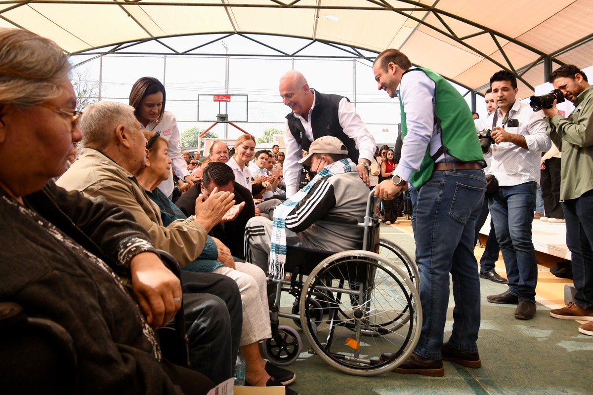 Seguimos escuchando y atendiendo las necesidades de nuestra gente, trabajando en equipo para mejorar su calidad de vida. #TorreónSiemprePuedeMás 👊 #CoahuilaPaDelante