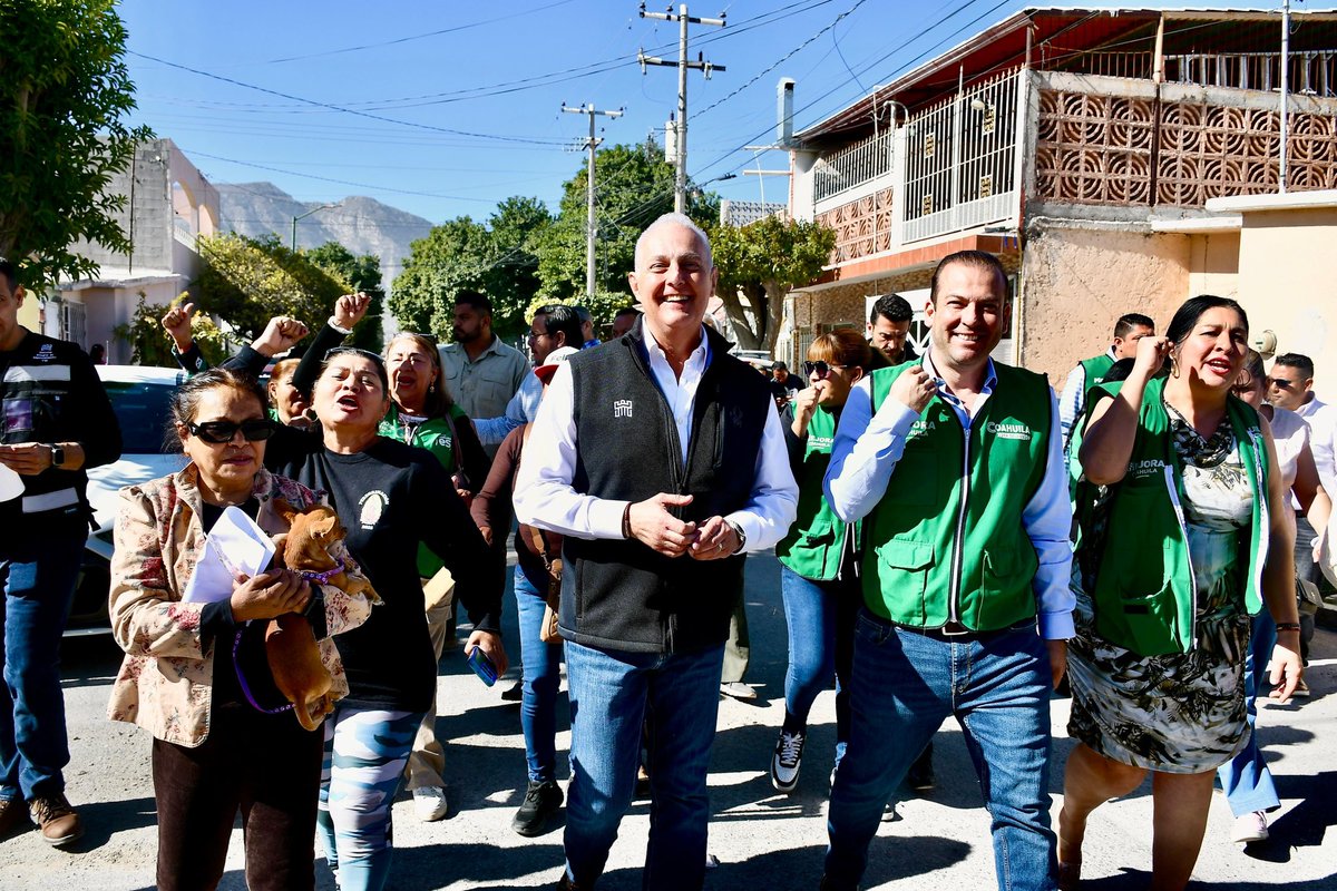 RomanCepeda's tweet photo. Hoy llevamos la brigada municipal a Las Dalias, donde realizamos diferentes acciones como rehabilitación de drenaje sanitario, mejora de la plaza pública, limpieza y bacheo en beneficio de esta colonia y sus alrededores. https://t.co/aFeVUMy2wr