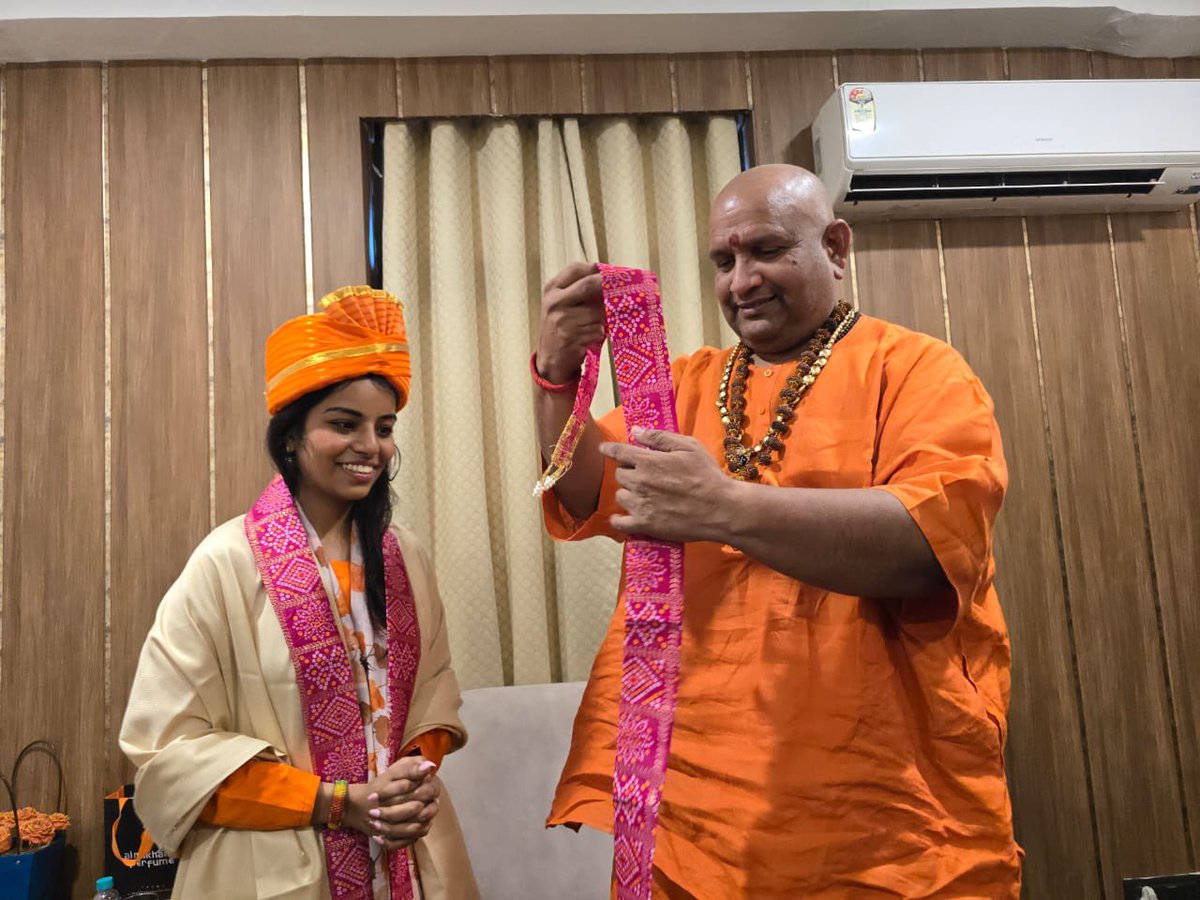 RahulCh29755025's tweet image. ये मेघा जो SC category se h रैगर है मोची है। Kuch paise or fame ki liye apna zameer bech diya.. अच्छा खेल रही है। पंडा भी खुश है। शरम से मर जाना चाहिए इसको। ये वही है जो अम्बेडकर मुर्दाबाद और गोली मारो सालों को JNU में नारा दे रही थी। बस इसी के लिए।