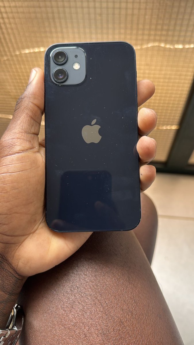 Buticario1's tweet photo. Vendo 3 iPhones condicionado da Europa, telefones limpos tudo de origem

iPhone 12 de 128g cor preto. Bateria 75% Face ID e o restante a trabalhar. Preço 350.000kz 

iPhone 12 64 cor branca Face ID e restam a trabalhar. 310.000kz 

iPhone 11 de 64g cor lilás. 937551212 https://t.co/WCzhFNMe2F