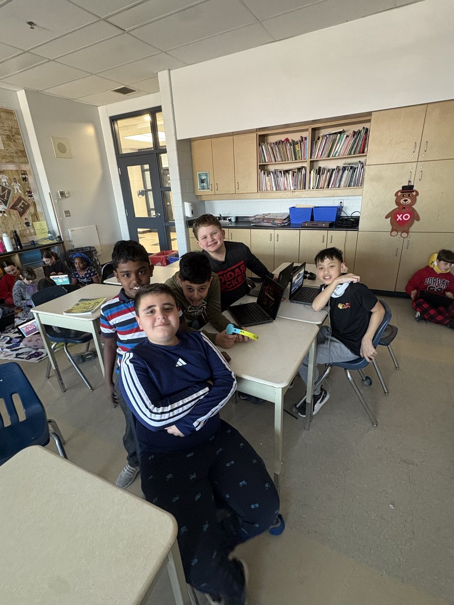 Ms. DiGesu’s students enjoyed some fun choices on Friday for Loonie License day! 🙃