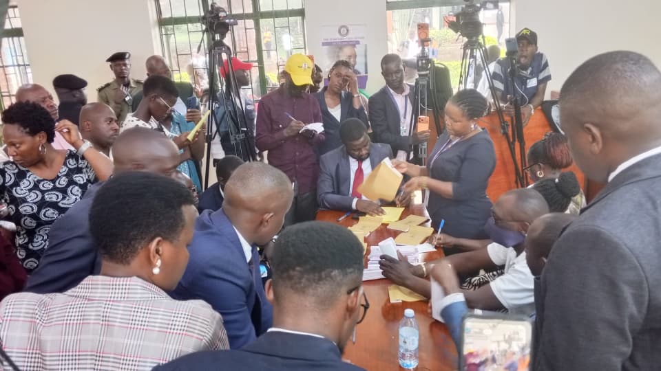 ElvisTrich's tweet photo. Why should Diana Kampe Ampaire's   lawyers request court to neglect tampering allegations with the ballot box? There is evidence. 

Hon @KanyesigyeMerc1 deserves her win. #JusticeForMercy https://t.co/RItIf1KGff