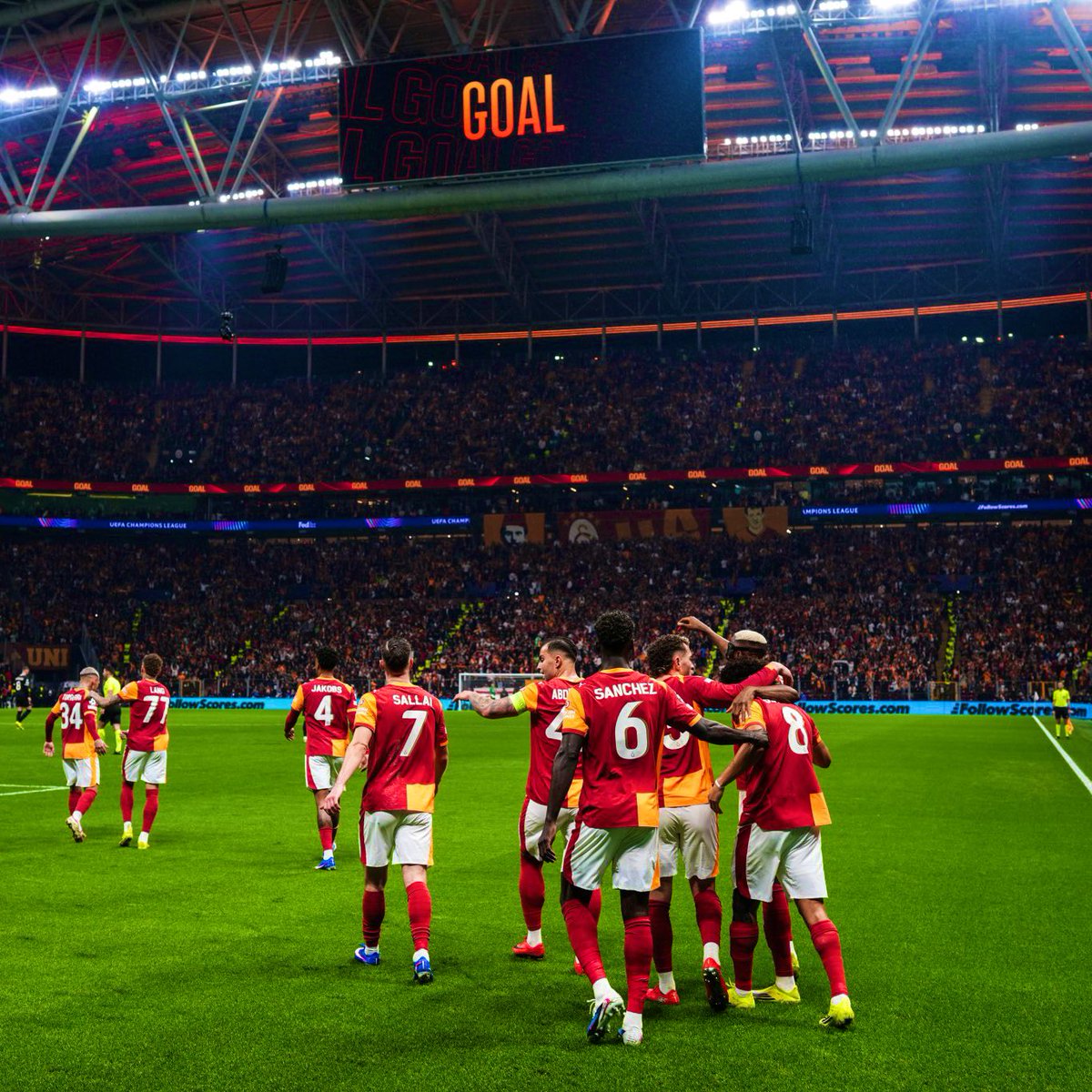 Galatasaray, Şampiyonlar Ligi'nde 200. maçına çıkan ilk Türk takımı oldu.