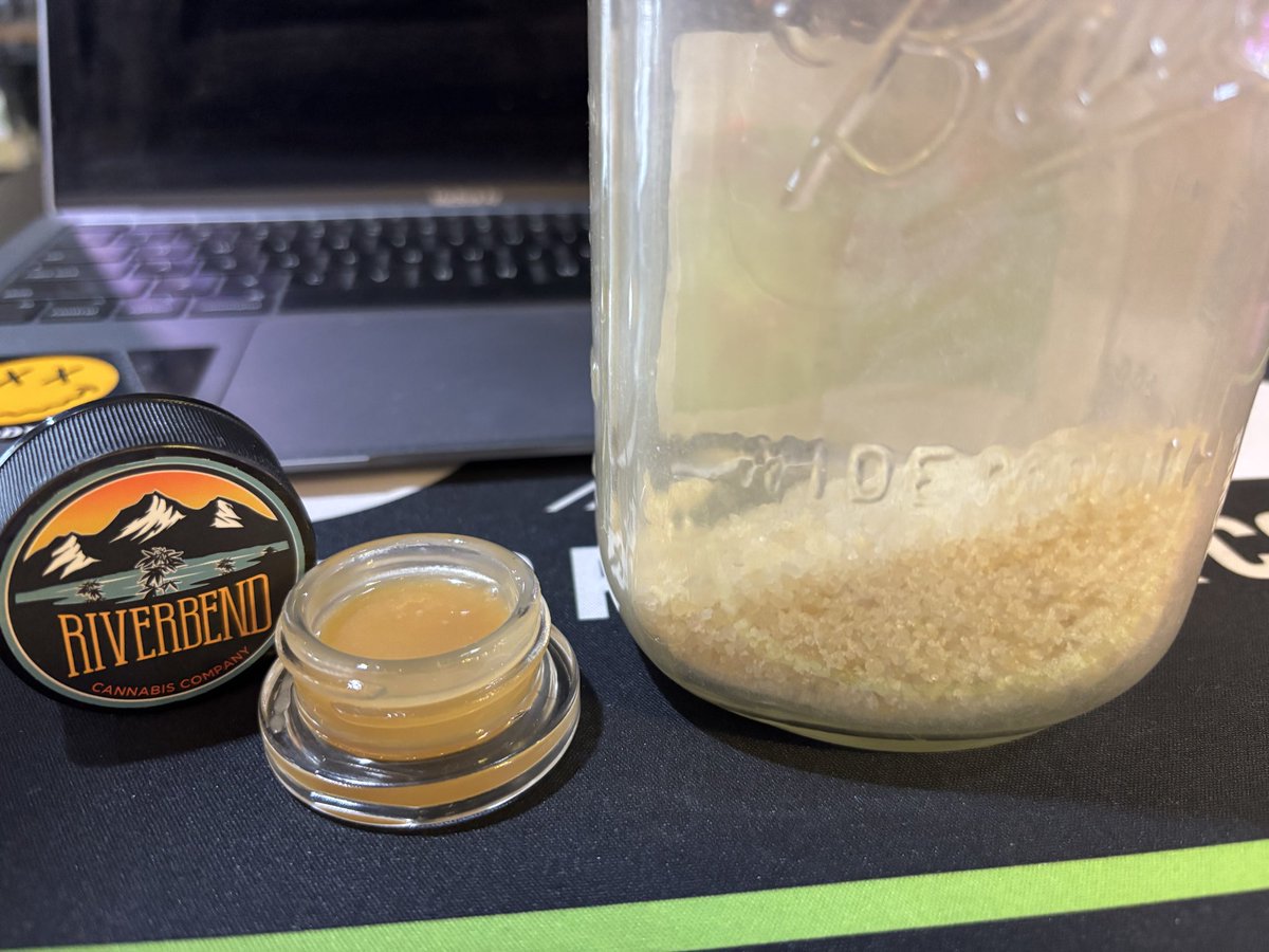 DeprowJd's tweet photo. Got a puck of some Frozen Banana live resin that I’ve been smacking on the last two days. Super decent dab, but I’m tryna step it up a little. Y’all think I should toss a gram of these Banana Kush Diamonds in and give it a whip? 👀💎🍯 https://t.co/RBMnGZhblr