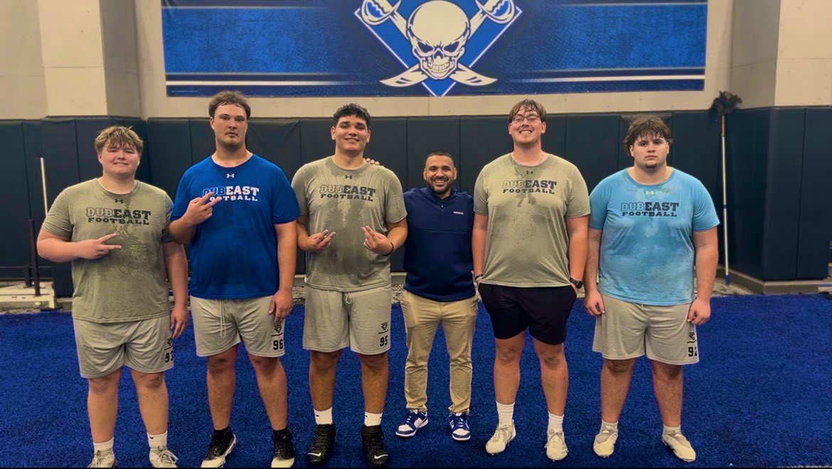 CoachMarcusGold's tweet photo. OLine will be just fine next year!! No short jokes allowed on this account 😂 https://t.co/XuY4CiJ2rU