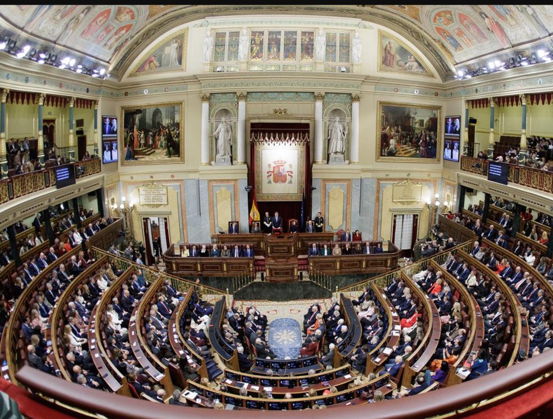 Presidido por los Reyes se celebró un acto conmemorativo de la Constitución Española tras alcanzar más de 47 años de vigencia. En 1978 fue aprobada en referéndum con un 87% de votos favorables. Debería seguir siendo un instrumento muy útil para construir la mejor España.