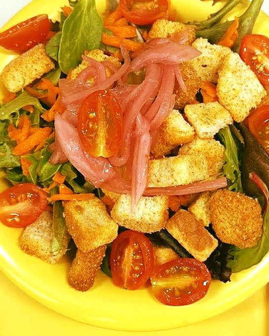 Extreme_Pizza's tweet image. Lettuce feed you well! Go for one of our Garden Fresh Salads. House Salad by Sashi S. Dressing selection: Homemade Vinaigrette, Homemade Ranch, Homemade Lemon Thyme Vinaigrette, Apple Cider Vinaigrette, Caesar, Low-fat Red Pepper Italian, Asian Sesame or Bleu Cheese. #salads #pov