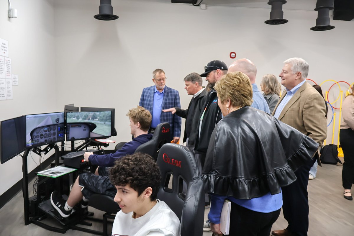 educateknox's tweet photo. On Friday, @865academies CEO Champions visited @PHS865Academies to hear how academy pathways are shaping students’ futures. Students highlighted Commerce &amp; Transportation, Digital Creation &amp; Design, and Health Science. Powell also offers a one-of-a-kind Aviation Flight pathway. https://t.co/053mrQXyeL