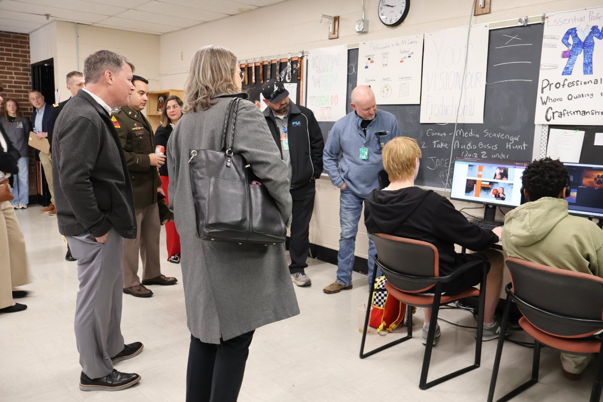 educateknox's tweet photo. On Friday, @865academies CEO Champions visited @PHS865Academies to hear how academy pathways are shaping students’ futures. Students highlighted Commerce &amp; Transportation, Digital Creation &amp; Design, and Health Science. Powell also offers a one-of-a-kind Aviation Flight pathway. https://t.co/053mrQXyeL