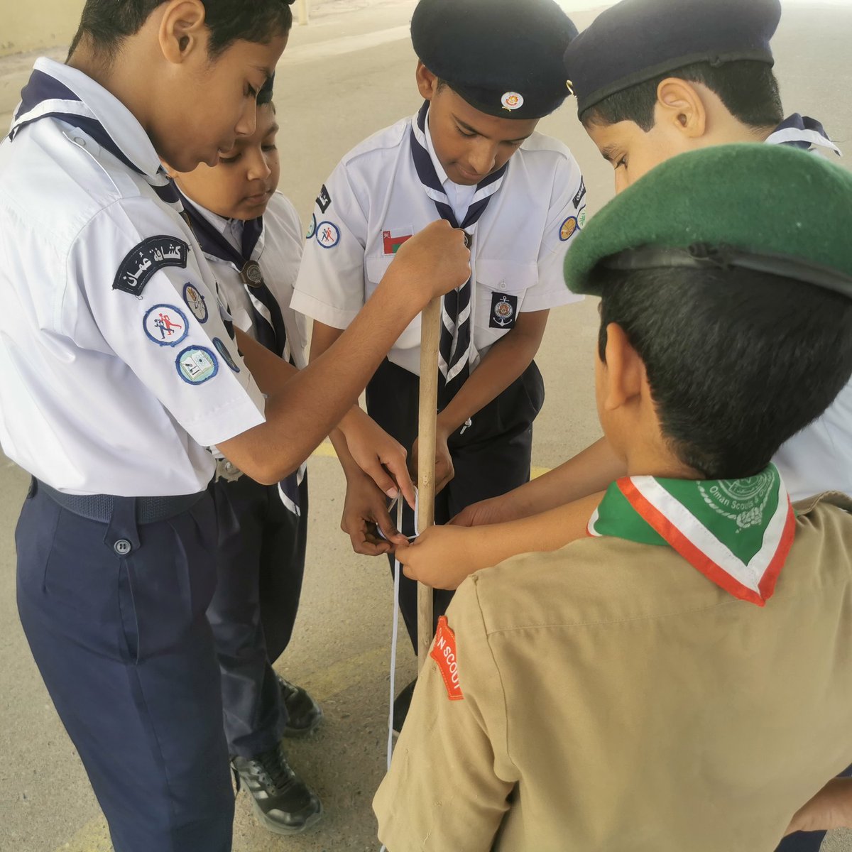 FrqtBn's tweet photo. تدرب أعضاء الفرقة الكشفية بالمدرسة على مهارة الحبال في حصة الأنشطة https://t.co/ccWqnTzBjI