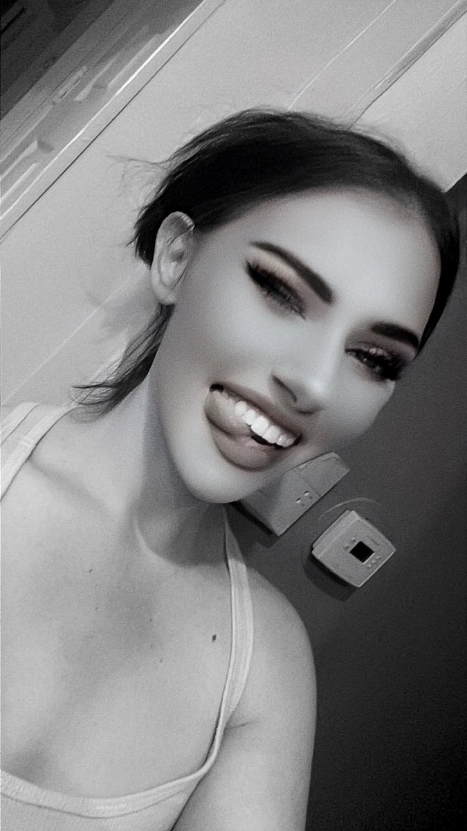 brattymandeee's tweet photo. @brattymandeee new to the #findom world and seeking my next sub! Very #sexy #dominant #intelligent #funny #kinky #feetworshi̇p  #motivated if you can keep up that i$! I’ll def keep you on your toes…or under mine!! https://t.co/OnG6BNAu5I