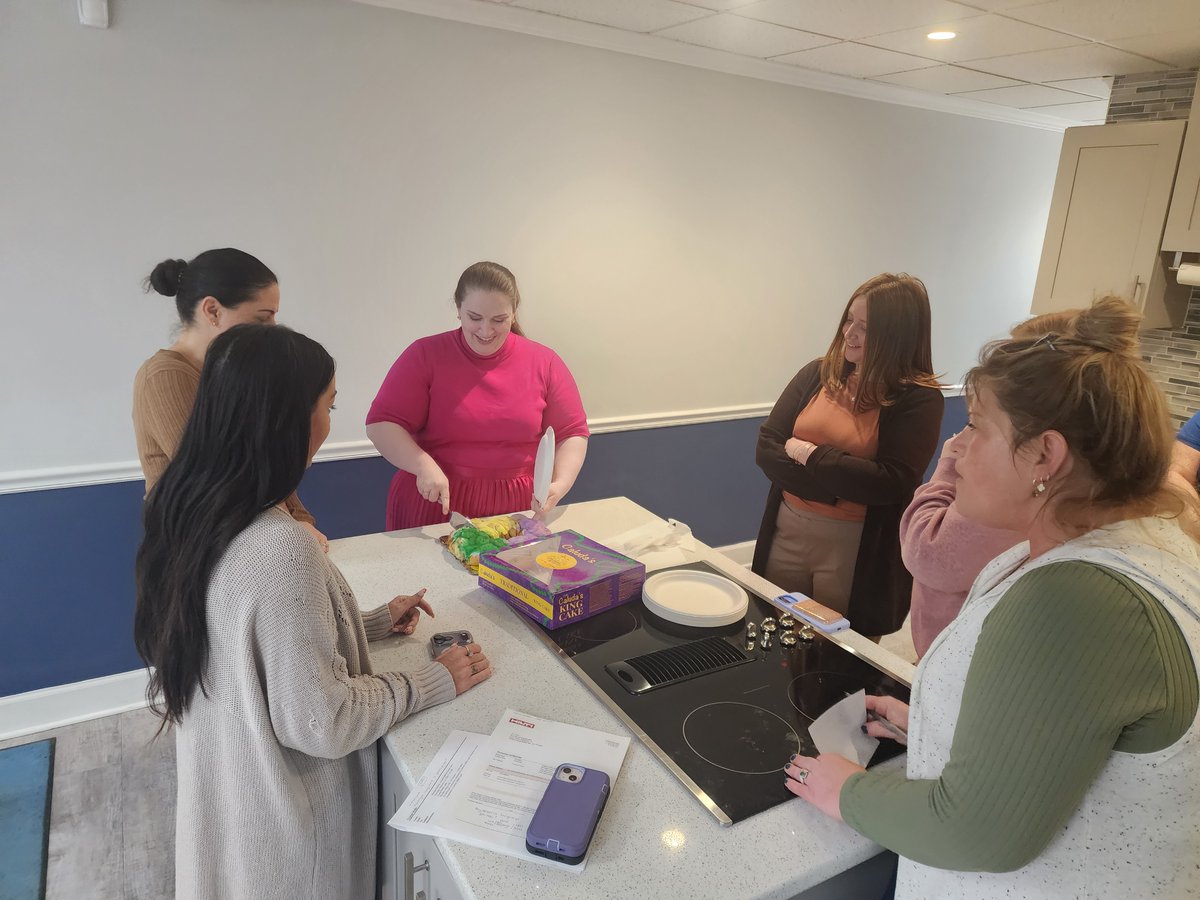 elcon_inc's tweet photo. 🎭 Happy #MardiGras! 💜💚💛
Our team had a quick celebration today with a delicious King Cake courtesy of Crystal Wells — no Hurricanes or Hand Grenades though ☹🤣Kaitlyn Taylor from our MOD Department discovered the tiny baby Jesus inside! 👀👶
#KingCake #FatTuesday #ELCON https://t.co/p3fLdfEn3W