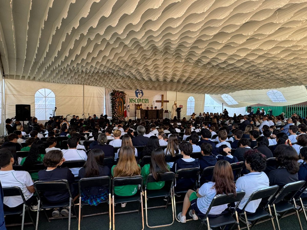 He tenido la alegría de presidir la Eucaristía del Colegio DISCOVERY en ocasión de su 50mo. Aniversario.

He recordado a todos que educar no es solo tramitar conocimientos sino: formar la inteligencia para la verdad; la voluntad para el bien y el corazón para el amor.
Ánimo!