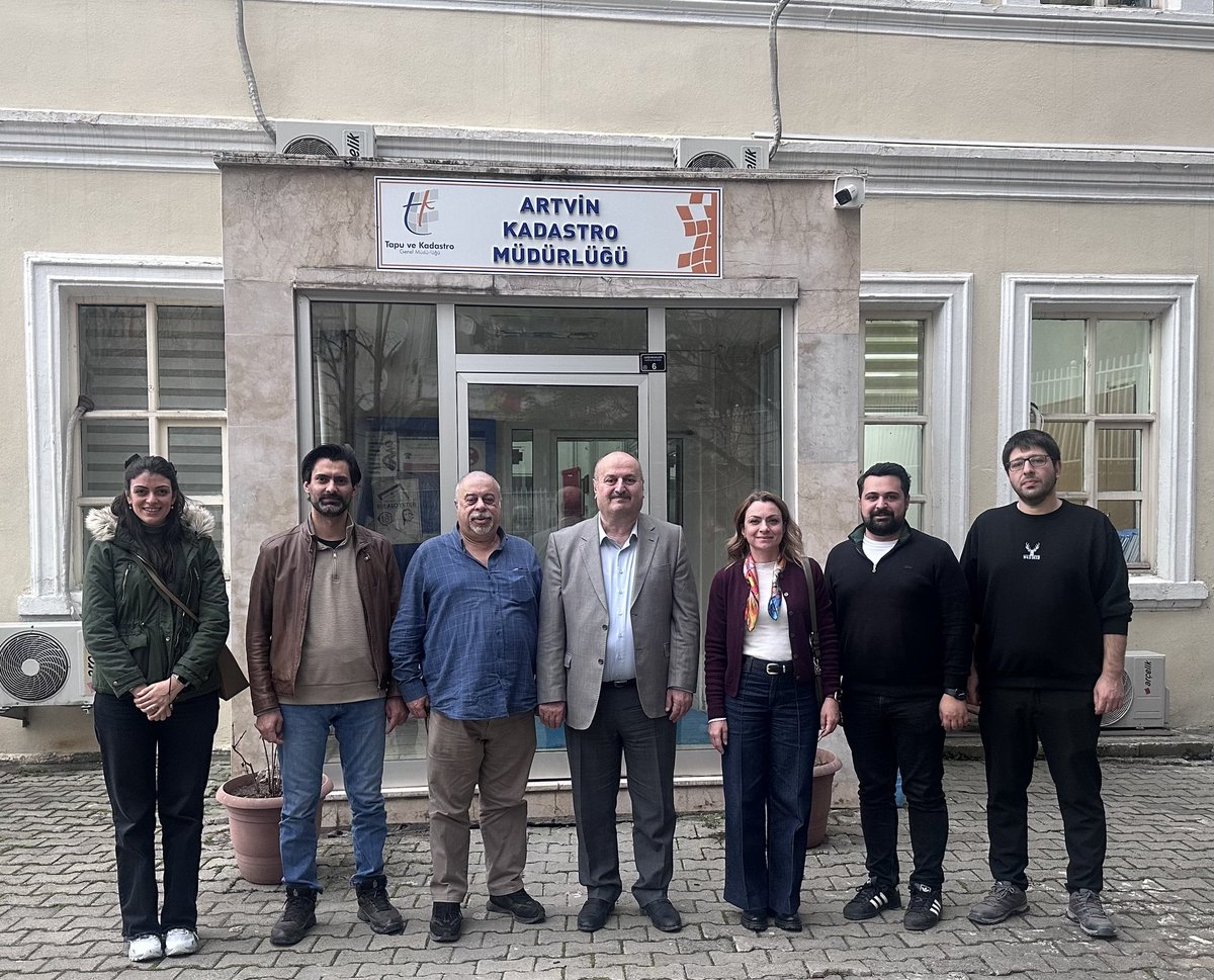 Harita Mühendisleri Odası Trabzon Şube Başkanı Sn. Prof. Dr. Ebru ÇOLAK, Trabzon İlbank 17. Bölge Müdürlüğü Kontrol Mühendisi Sn. Ahmet Türesin TAMZARALI, TOKİ Müşavir Firma Kontrol Mühendisi Sn. Büşra DÜZENLİ, SHKMM Sn. Yunus DEMİR ve Artvin İl Özel İdaresi Kontrol Mühendisi Sn.