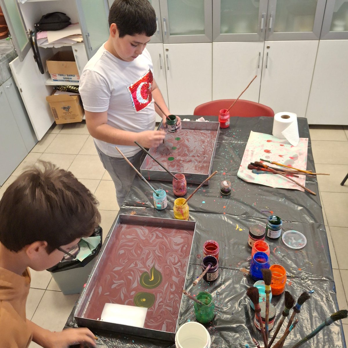 Gençlerimizin ilgi alanlarını keşfetmelerine, yeteneklerini geliştirmelerine ve sosyal becerilerini güçlendirmelerine imkân sunan eğitimlerimiz başarıyla yürütülmektedir. Geleceğe birlikte yürümek için kapılarımız tüm gençlerimize açıktır. 😊 
<a href="/OA_BAK/">Dr. Osman Aşkın Bak</a>
<a href="/gencliksporbak/">Gençlik ve Spor Bakanlığı 🇹🇷</a>