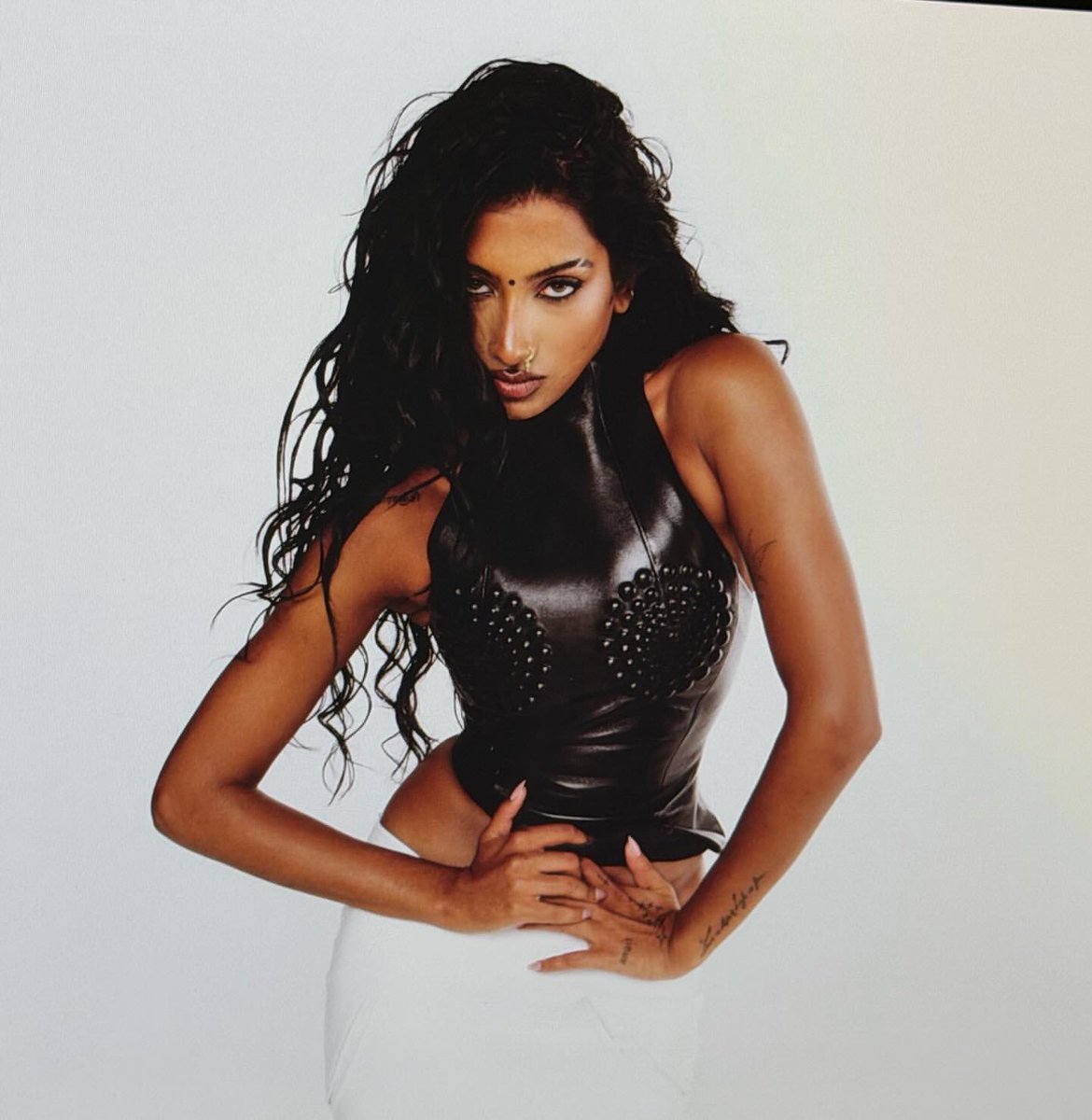 lara pics tweet media