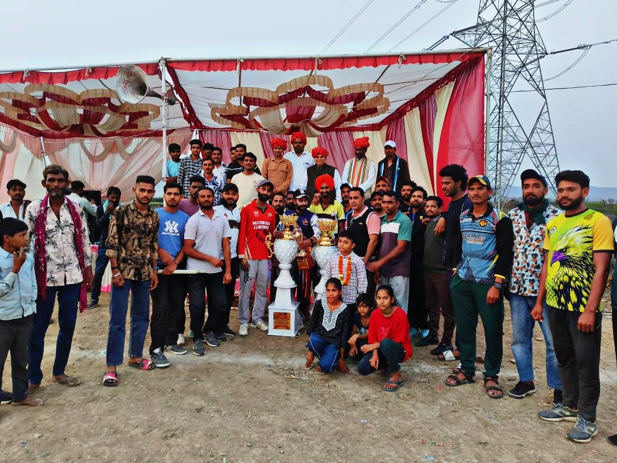 ग्राम दौलतपुरा में SEASON–6 श्री बरडा बालाजी क्रिकेट कप में विजेता टीम को सम्मानित करने का सौभाग्य। ऐसे आयोजन युवाओं में खेल भावना, अनुशासन और एकता को बढ़ावा देते हैं। आयोजकों व खिलाड़ियों को बधाई! 
#ग्रामीण_खेल_प्रतिभा