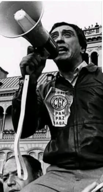 Es necesario poder entender el momento. no es sencillo ni fácil lo que no puede pasar es un pueblo silenciado por el temor y dirigentes que esten a la altura.Saul Ubaldini supo decir "no puede ni habrá punto de contacto de una política subordinada contra los intereses del pueblo"