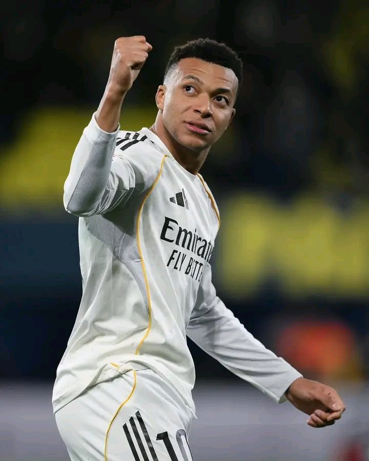 KwabreD's tweet photo. 🚨 𝐎𝐅𝐅𝐈𝐂𝐈𝐀𝐋: Kylian Mbappé STARTS for Real Madrid against Benfica. 🇫🇷🤍 https://t.co/NJVhmSsAqZ