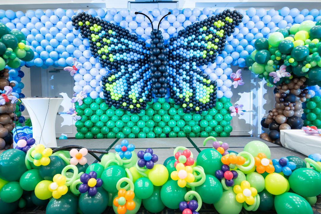 Get ready to start #BugginOut 🐞🎈

Balloon Adventure returns to PIER 290 in Lake Geneva March 19–29 with 100,000+ balloons, oversized bug installations, hands-on fun, and unforgettable photo ops.

Tickets are on sale now!
👉 531fund.org/the-balloon-ad…