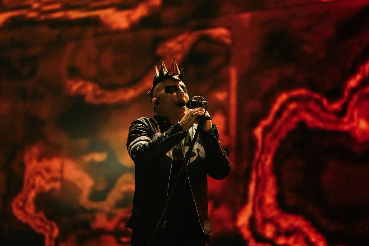 RollingStoneFra's tweet image. Le batteur Danny Carey confirme que Tool travaille sur un nouvel album prévu pour 2027 et mène des discussions avec la Sphere de Las Vegas en vue d’une résidence : rollingstone.fr/tool-residence…

#tool #dannycarey #sphere #lasvegas