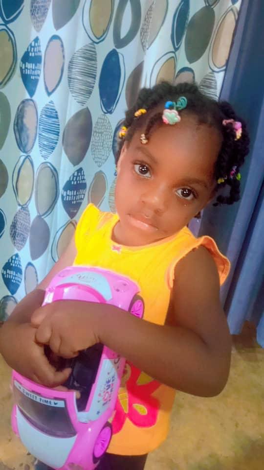 🔴 AVIS DE RECHERCHE ENFANT PERDUE.
La fille sur la photo s’appelle PENIELLE.Elle a entre 2&amp;3ans &amp; s’ perdue
Elle se trouve actuellement chez moi
Elle ne connaît ni l nom d son père ni celui de sa mère
Toute personne est priée de contacter le 081 741 18 11

Transmis tel que reçu!