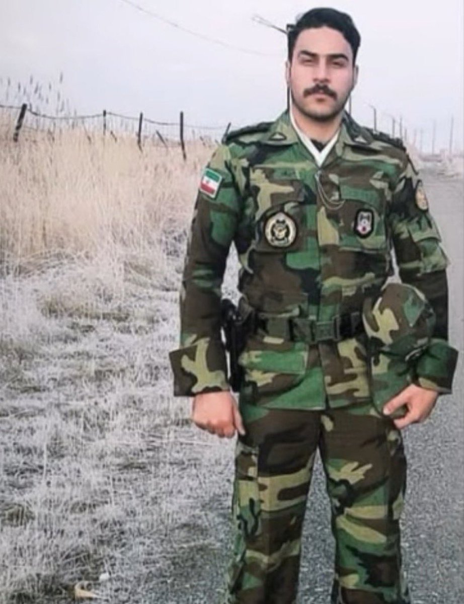 فرزند ایران و جان‌فدای میهن،
#میلاد_معظمی_گودرزی
میلاد اهل خرم‌آباد و از معدود ارتشی‌های با‌غیرت بود.
جمهوری اسلامی در ۱۸ دی‌ماه، میلاد را در شهر کرمان با گلوله جنگی به قتل رساند.
میلاد گمنام بود و دوستانش از ما خواستند نگذاریم خون او مصادره شود.