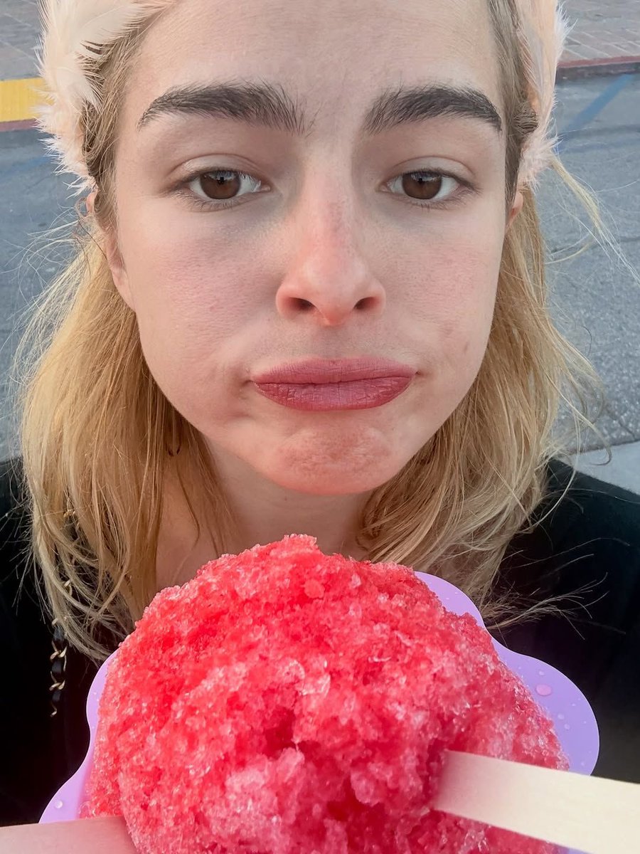 *hits the derp face while holding food*