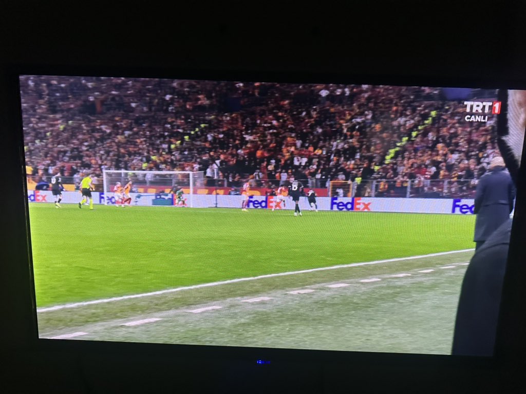 bbbensiz's tweet photo. Ya bu ne aq aloooo reji değiştirsene şunu https://t.co/3MQh2nu3Zs