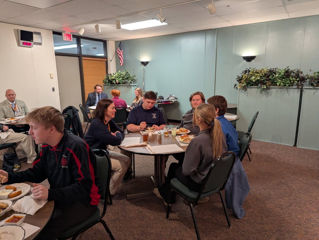 PilotsPrincipal's tweet photo. Last Thursday, Mrs. Phipps, Mr. Becher, and I had lunch with our Ayersville students attending Four County Career Center provided by the Chef Training program in the Cornett Four Star Cafe. Then after lunch, I  got a haircut from  Cosmetology junior Avery Antoine! https://t.co/4EPcbIlHMu