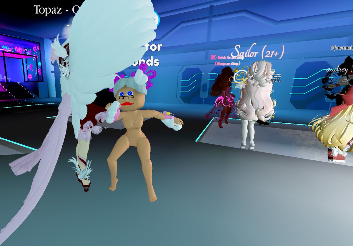 CyberPupRH's tweet photo. I just got on man-
#roblox #royalehigh #royalehightradinghub https://t.co/IzOnwhR0yh