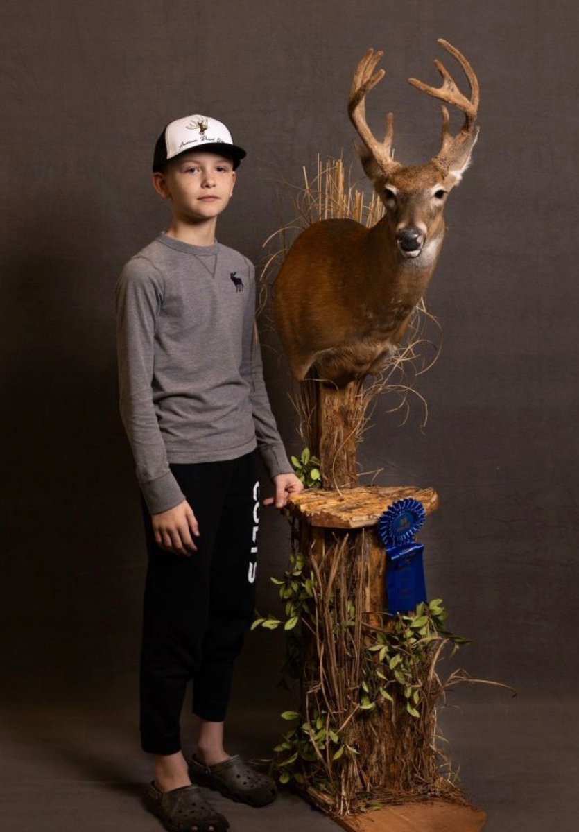 raised_outdoors's tweet image. How awesome is this?! Congratulations to Eli Daniels for winning the White-Tailed Deer Amateur and Youth Division, taxidermist competition at the @official_nwtf while repping American Raised Outdoors‼️🙌🏻

#taxidermy #hunting #NWTF2026 #americanraisedoutdoors🇺🇸