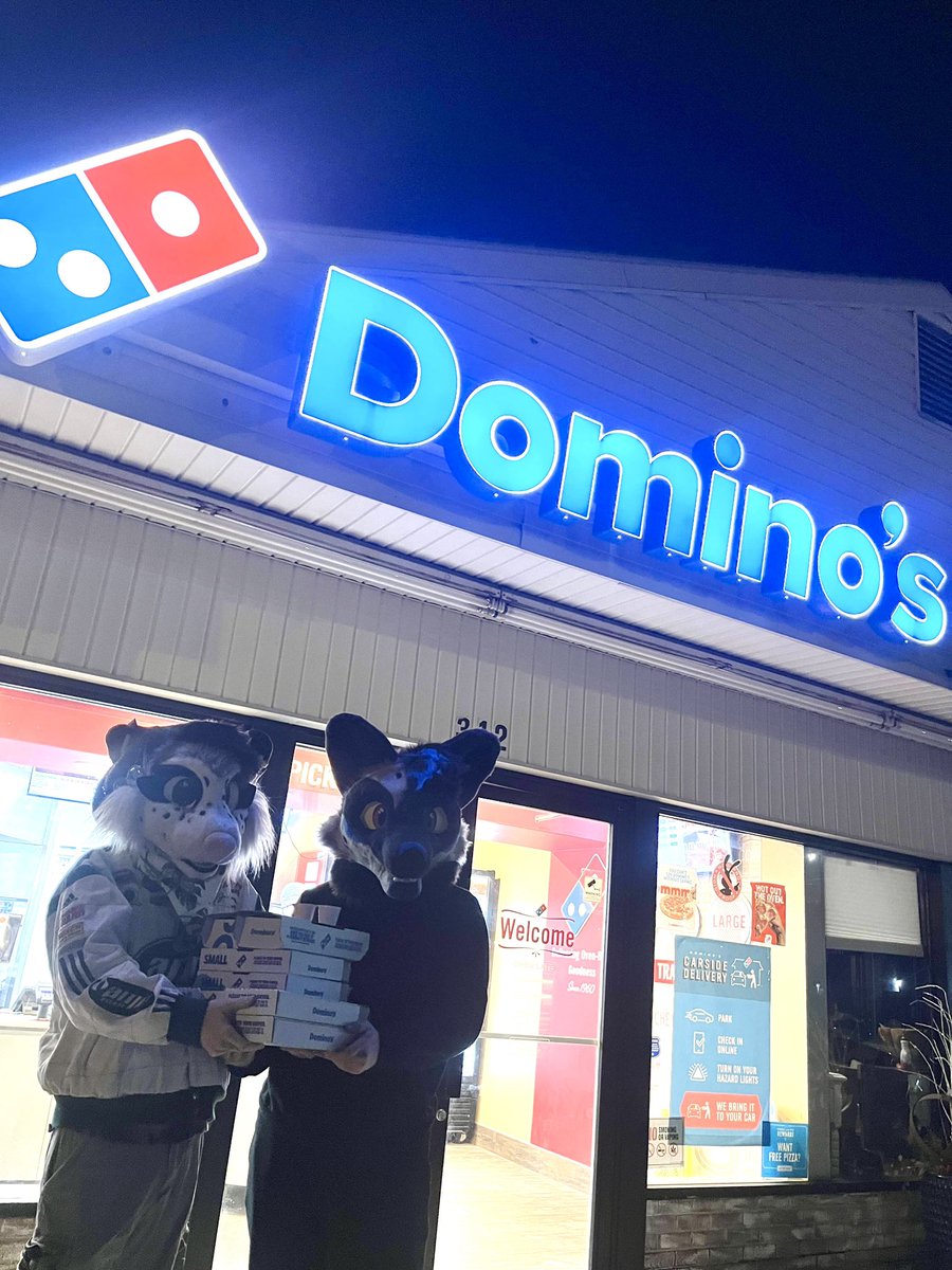 PepperOpossum's tweet photo. Do you guys prefer dom or sub? (Dominos or Subway) https://t.co/rWIFjSskU8