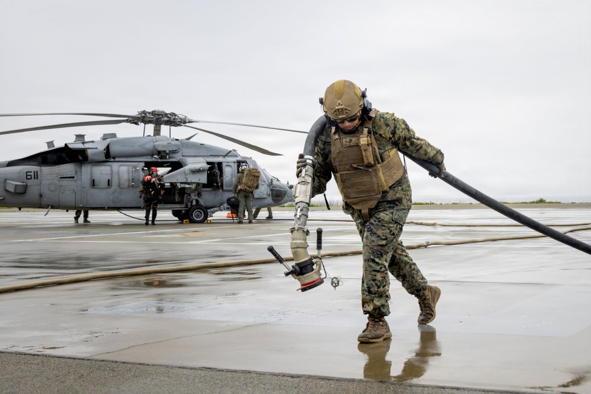 USMC's tweet image. #Marines with Marine Wing Support Squadron 373, Marine Air Control Group 38, 3rd Marine Aircraft Wing, take part in a Forward Arming and Refueling Point (FARP) joint training event with @USNavy Helicopter Sea Combat Squadron (HSC) 8, Carrier Air Wing 11, at @MCIWPendletonCA.

A