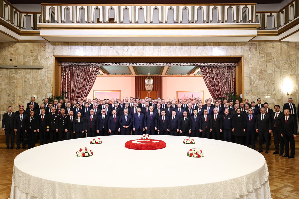 Türkiye Büyük Millet Meclisi Başkanımız <a href="/NumanKurtulmus/">Numan Kurtulmuş</a>, Meclis’te düzenlenen “Valiler Buluşması” programında 81 ilden gelen valilerle bir araya geldi.