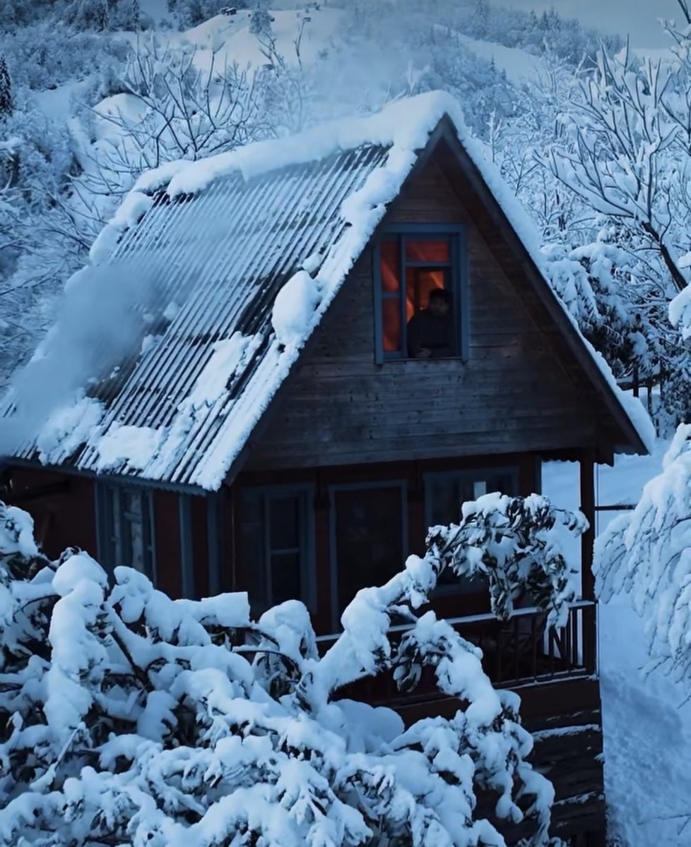 İnsanlar ikiye ayrılır: 
Cesurlar ve Diğerleri...
Cesurlar, inançları yani tercihleri için yaşar; Diğerleri ise konforları yani nefisleri için...