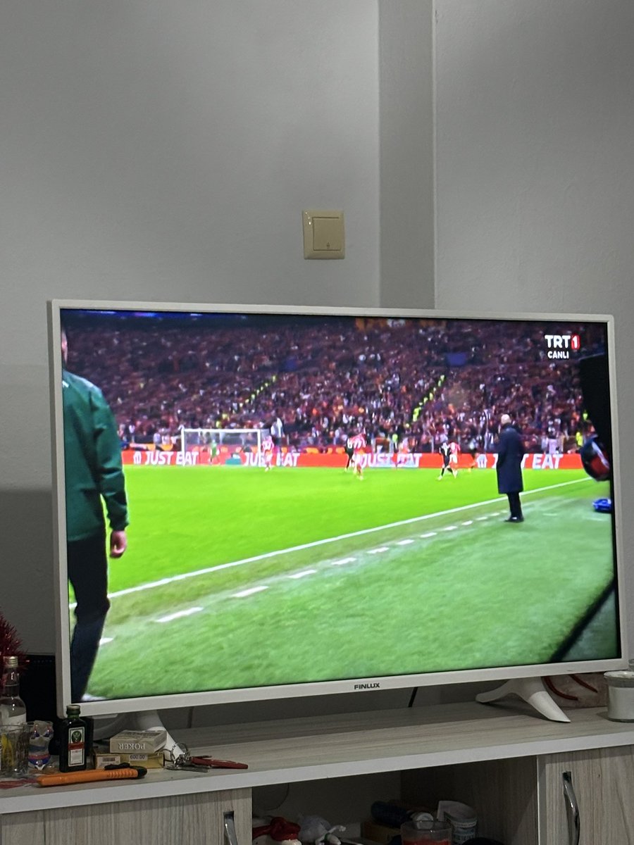 Hayatitohumekr's tweet photo. Trt’den stada gidemeyenlere özel okan burukmuş gibi maç izleme hizmeti vergilerimiz boşa gidiyo diyenler utanır mı sanmam https://t.co/62fleKDN8M