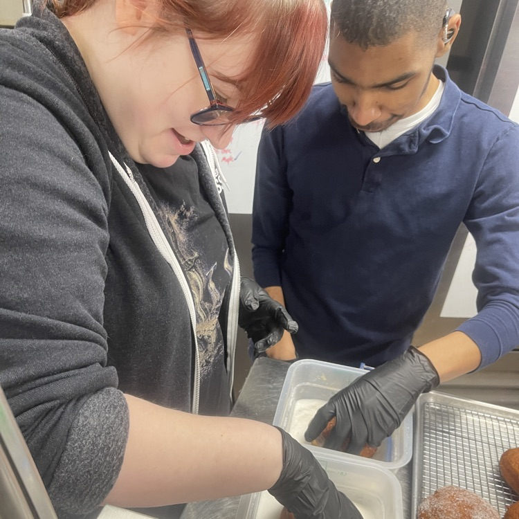 SRSDeaf's tweet photo. Our Work Study program has partnered with Starlight Donut Lab for working experiences for our high school students. All hands on, donut making and delicious flavors. #WorkStudy #SRSD #hands-onlearning #StarlightDonutLab 🍩🍩🍩 https://t.co/RplpgI1X4f
