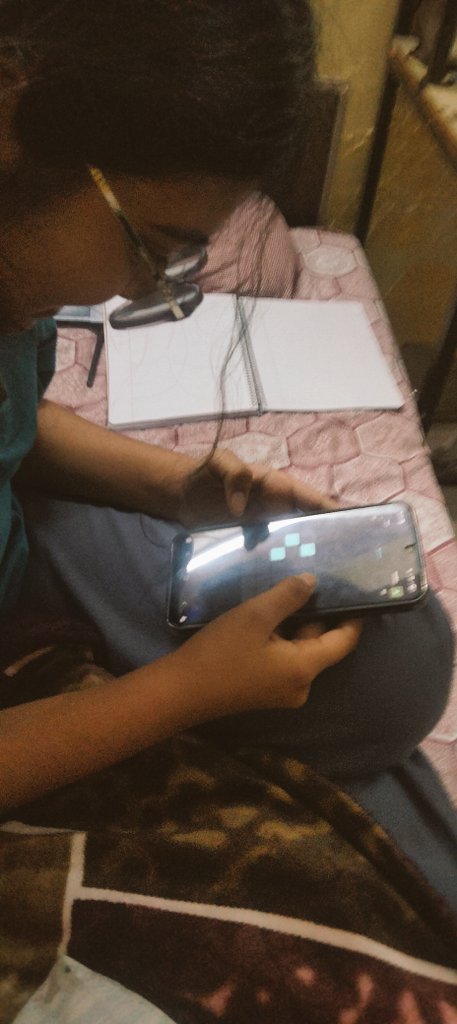 aaryadhage10's tweet photo. Ok .So this happened 😂 in hostel that my 2 temporary roomies were fighting after seeing the menu of mess whether to go to mess or not ? And me being the neutral in it asked them to play memory duel on @MatiksHQ . The once who win it the final decision will be there's 😎. https://t.co/txlJHQYtOy