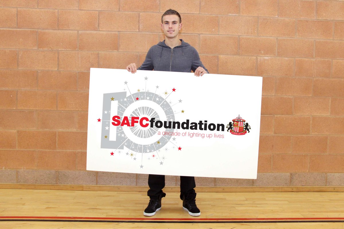 SAFCFoL's tweet photo. ๐ผ ๐๐ฅ๐๐๐๐๐ก ๐ฝ๐๐ง๐ฉ๐๐๐๐ฎ ๐๐๐จ๐๐ฉ! ๐ค๐
For today's #FoL25 Tuesday Throwback, we're heading back to 2011 during our 10th birthday celebrations! ๐
Our #PLKicks youngsters received a special visit from one of our own and former @England Captain @JHenderson ๐
๐๐
As we celebrate 25 years of the Foundation, every Tuesday weโre looking back on some of the unforgettable moments from our journey.