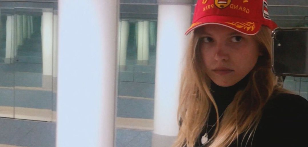 Virgil Vernier nous offre Imperial Princess, un documentaire sur Iulia, une exilée russe. Filmé au smartphone, on est plongé dans son quotidien. 
linfotoutcourt.com/critique-imper…