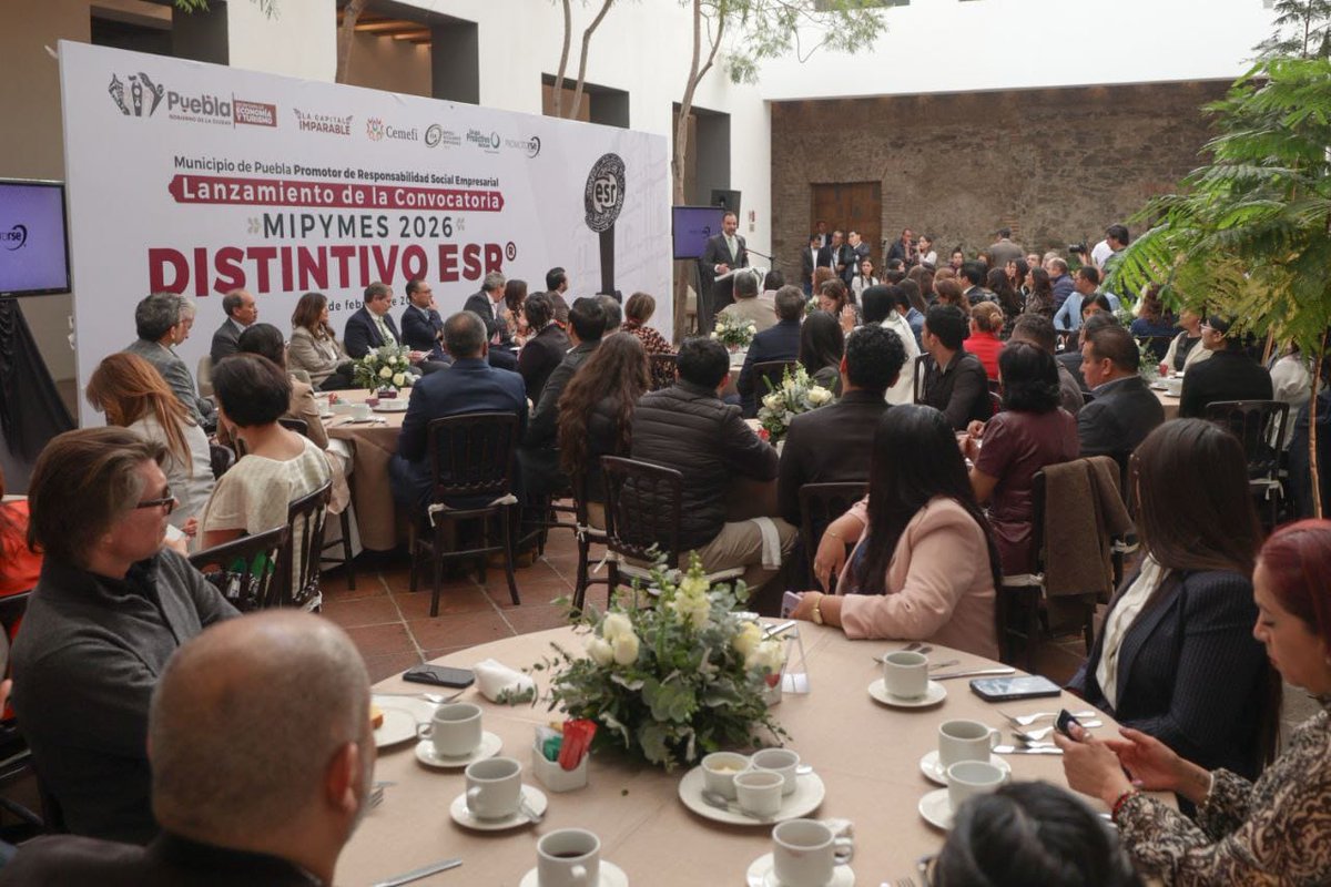 DesaEcoPue's tweet photo. El @PueblaAyto encabezado por el presidente municipal @pepechedrauimx y con el secretario @JaimeOropeza reafirman su compromiso con las buenas prácticas empresariales al recibir el distintivo “Municipio Promotor de la Responsabilidad Social Empresarial 2025–2026”, por el Cemefi. https://t.co/5rRoEAU2vl