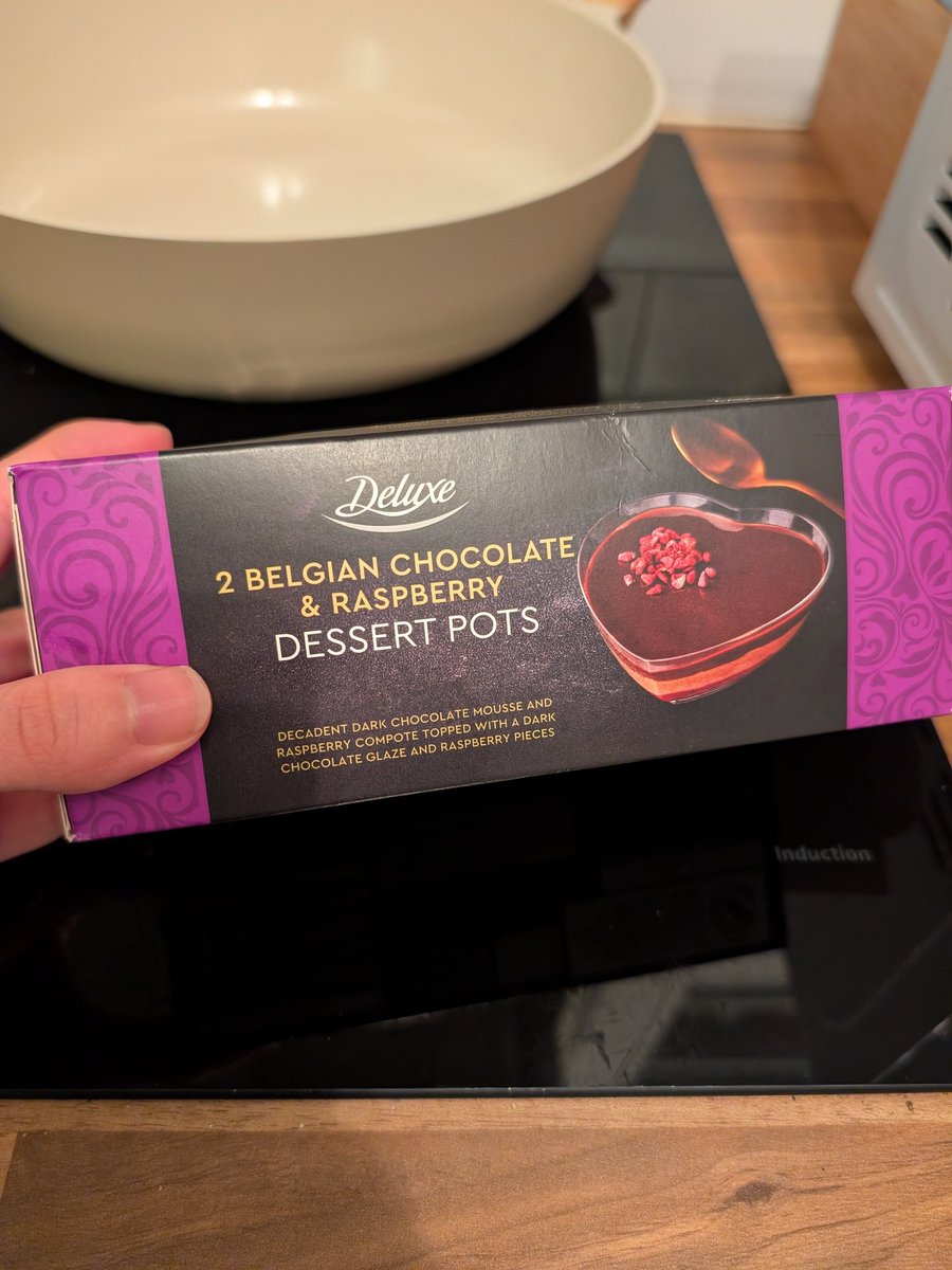 LadyCity_'s tweet photo. 10% dessert 90% packaging. @LidlGB where's the rest of it? https://t.co/fwyiJbjjc2