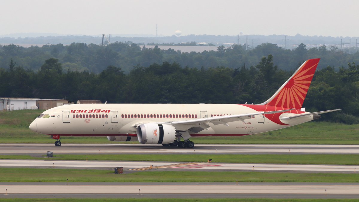 Air India Boeing 787-8 Dreamliner (VT-NAA) on a runway 19 center rollout <a href="/Dulles_Airport/">Dulles Airport (IAD)</a>  .

#featured #planespottingbe #aviationphotography #planespotter #aviationlovers #dullesairport