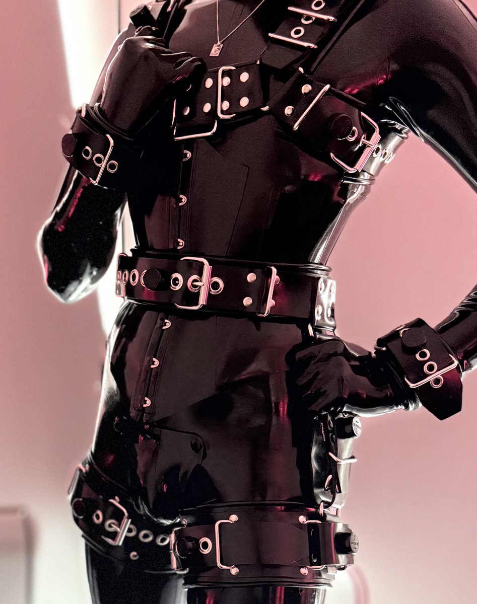 ShinyDeviant tweet media