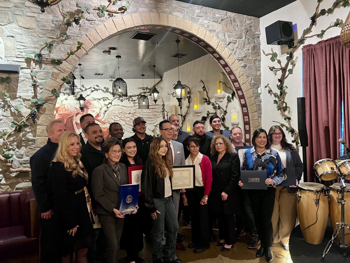 TheMarcomGroup's tweet photo. We loved being part of the grand opening celebration for Valle Flavors of Mexico 🎉 It’s great to see a new local spot open its doors at the Eagle Oaks Retail Center on Stockdale Hwy.

Bakersfield is lucky to have you! 🌮🍹 https://t.co/eZwyqnPT9d