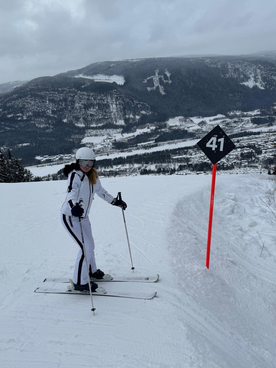 Freja Thackray tweet media