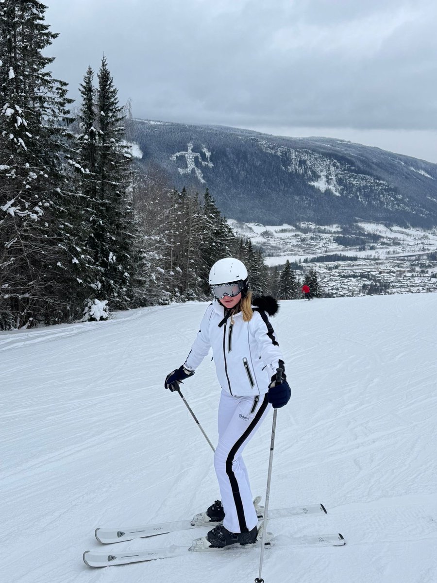 Freja Thackray tweet media